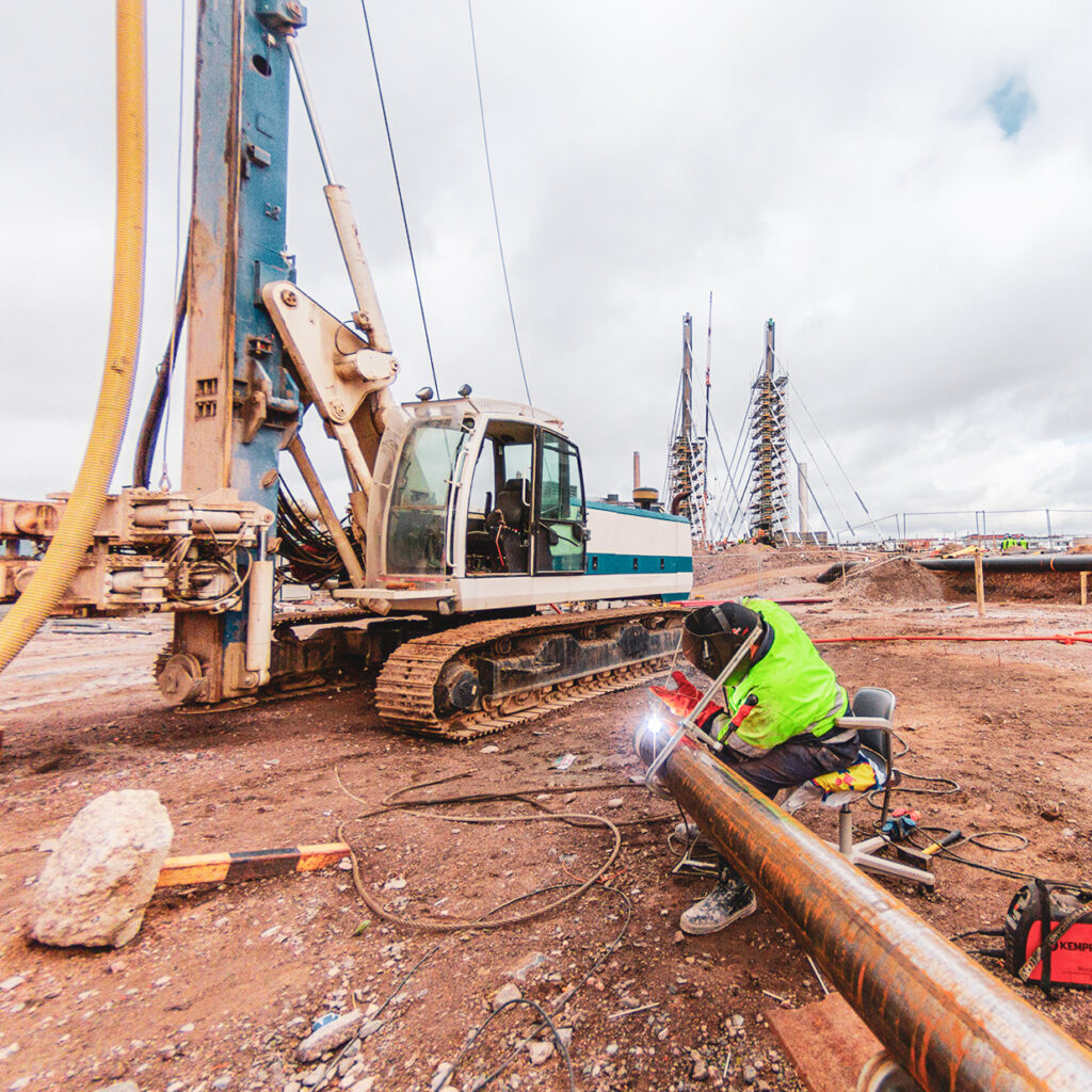 Hitsaaja paalutusty&ouml;maalla